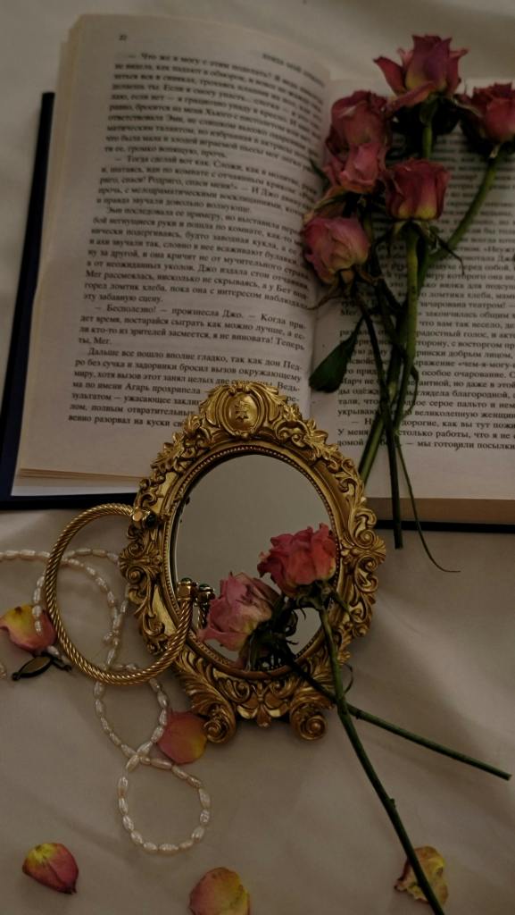 Poetcore Aesthetic Explained: The Effortless Style Everyone Is Talking ...